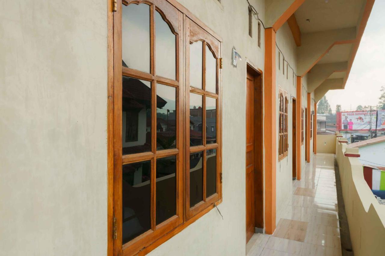 מלון Reddoorz Near Bukit Kubu בראסטגי מראה חיצוני תמונה