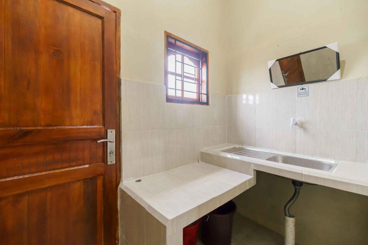 מלון Reddoorz Near Bukit Kubu בראסטגי מראה חיצוני תמונה